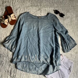 Like New!🔥 John Mark Light Blue Embroidered Bell-Sleeve Tunic